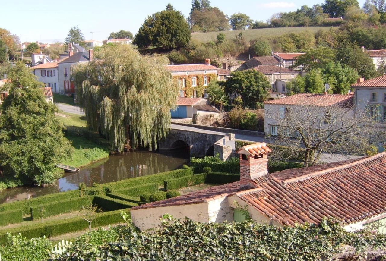 Chambres De La Porte Aux Moines Vouvant Exteriér fotografie